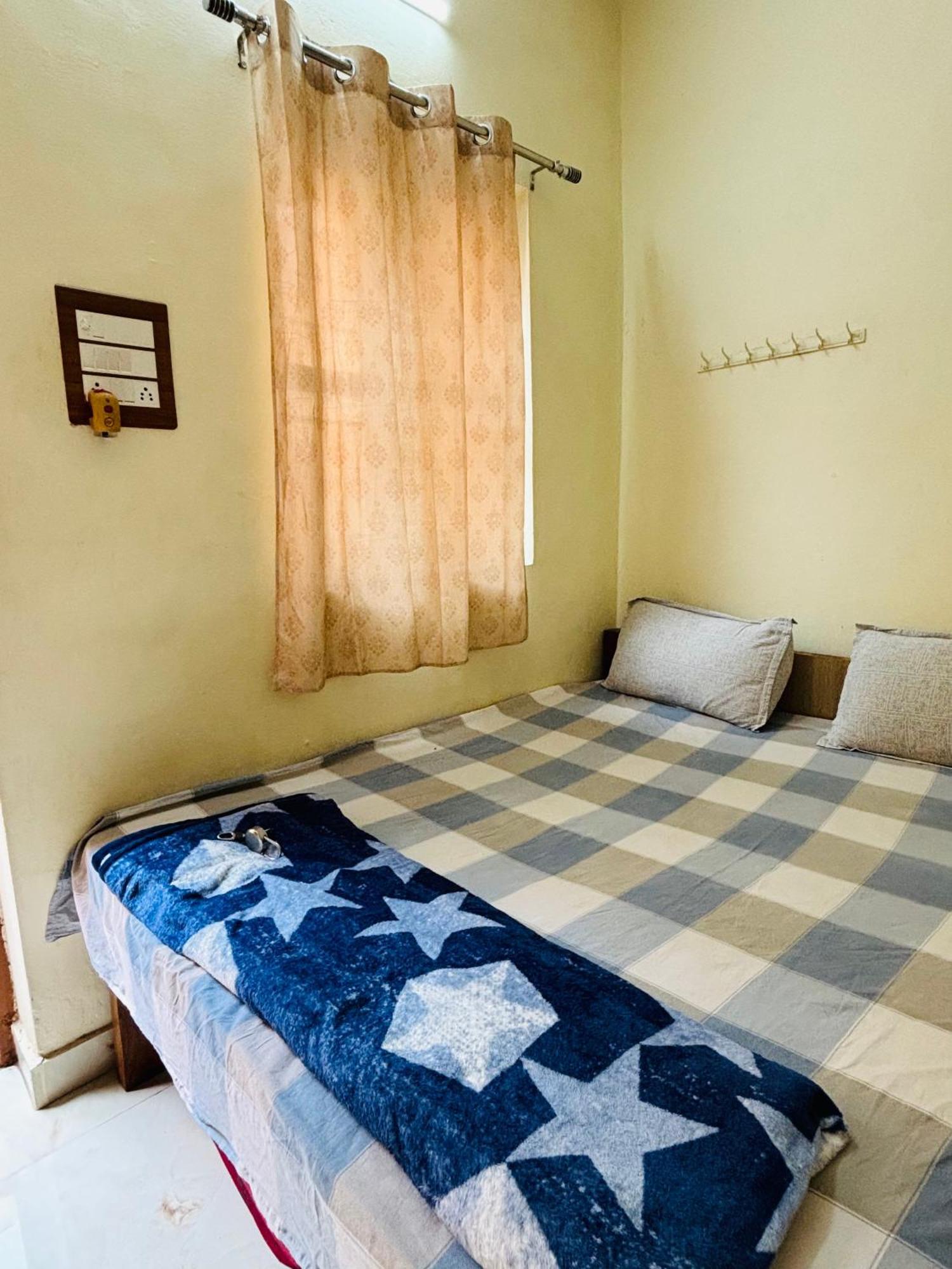 Mahesh Guest House 亨比 外观 照片